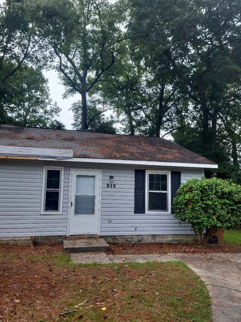 Nice 2 bedroom 2 bath duplex-$200 off First Month's Rent and 20% Agent Commission – photo 1