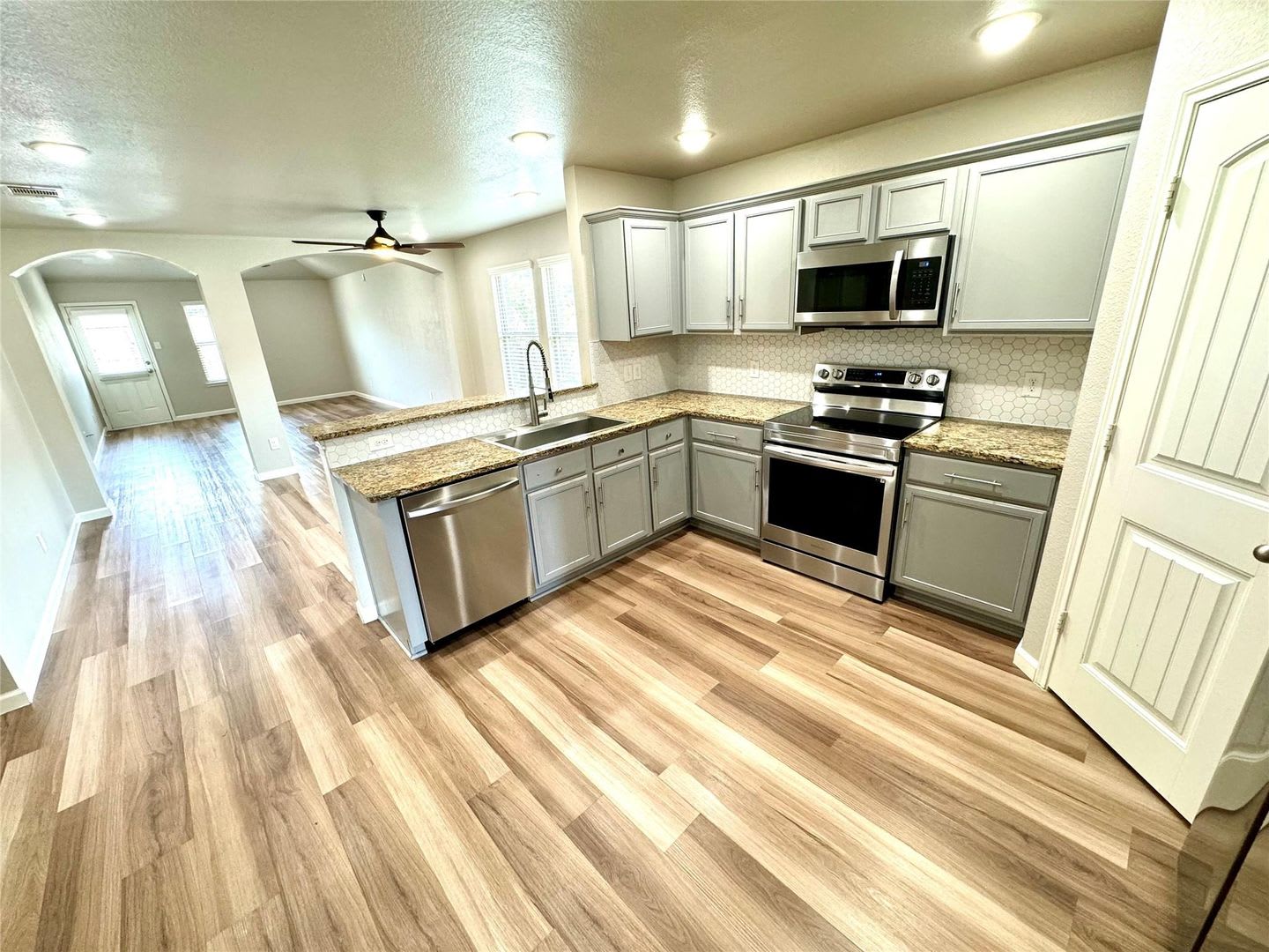 1812 Arbordale Way – photo 2