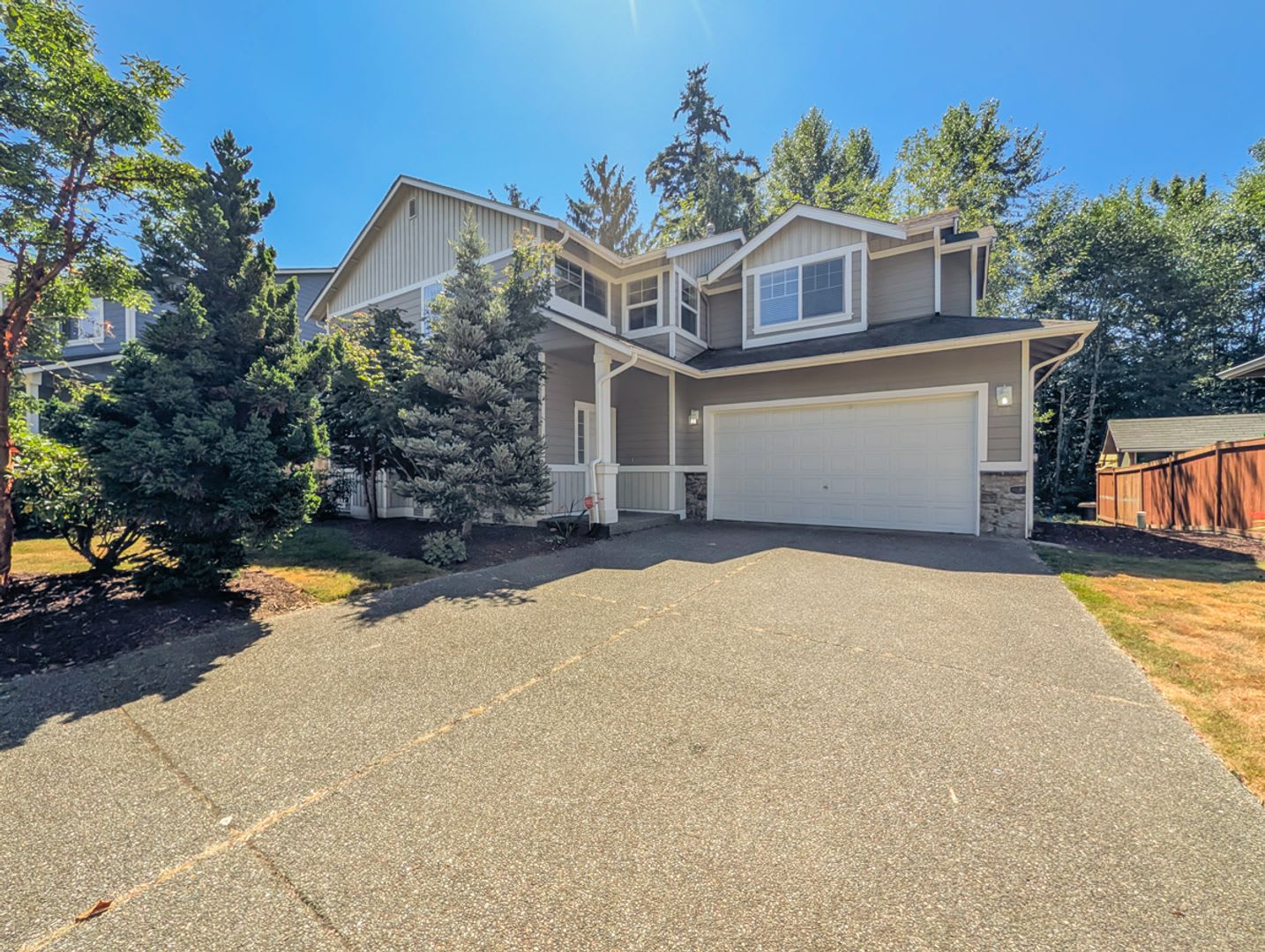 **Move-In Special**Move in ready 4 bed, 2.5 bath home W/ New Paint & Carpet! – photo 1