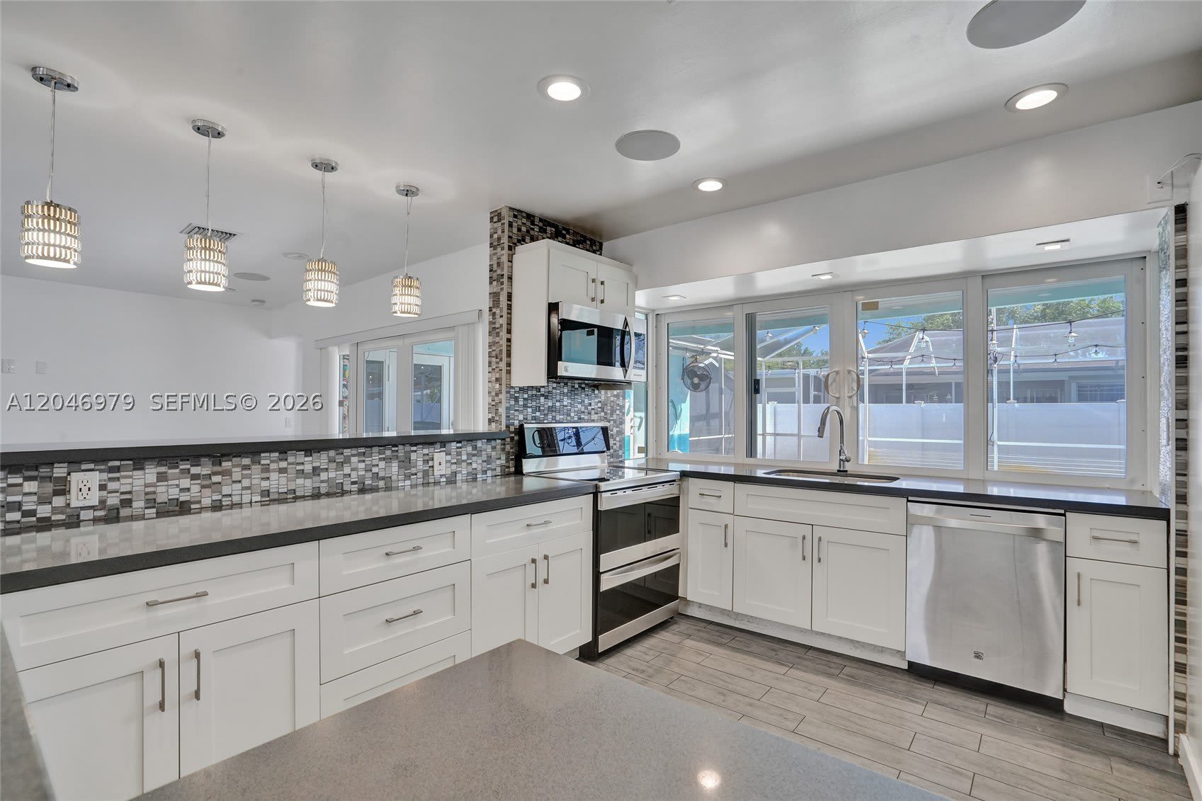 9240 54th St – photo 2
