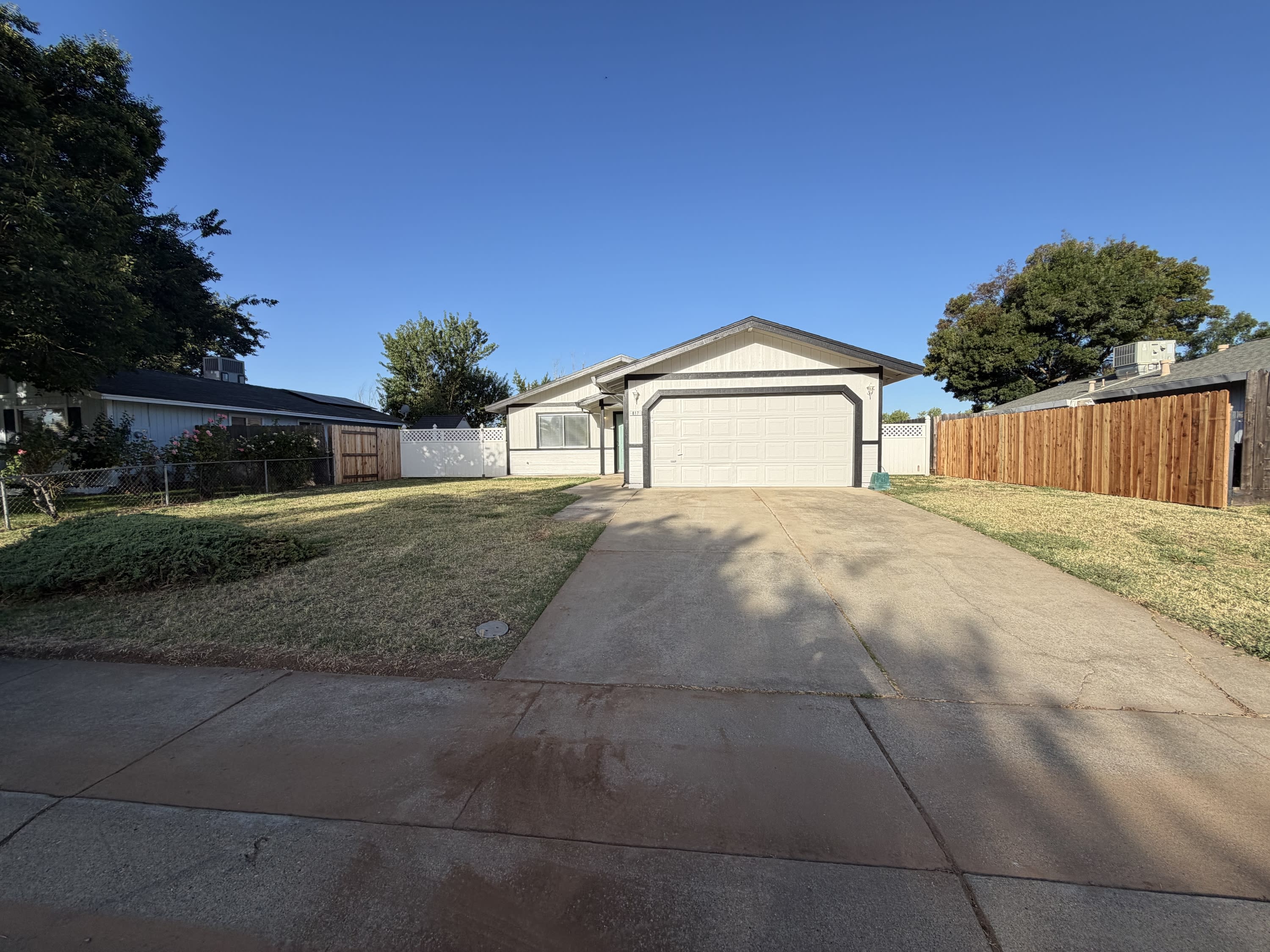 817 Redwood Avenue – photo 2