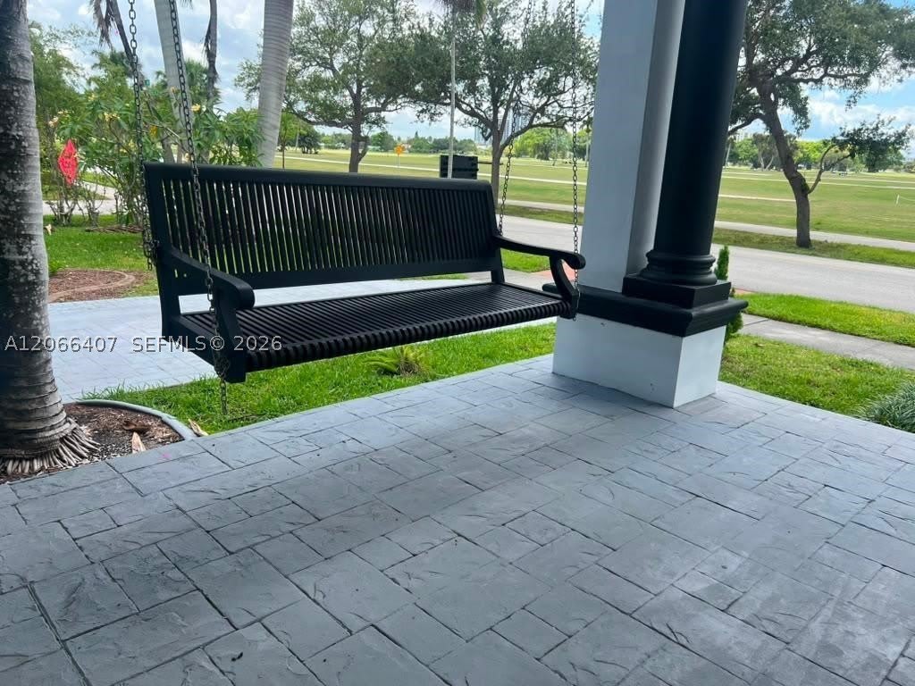 701 N 14Th Ave – photo 2