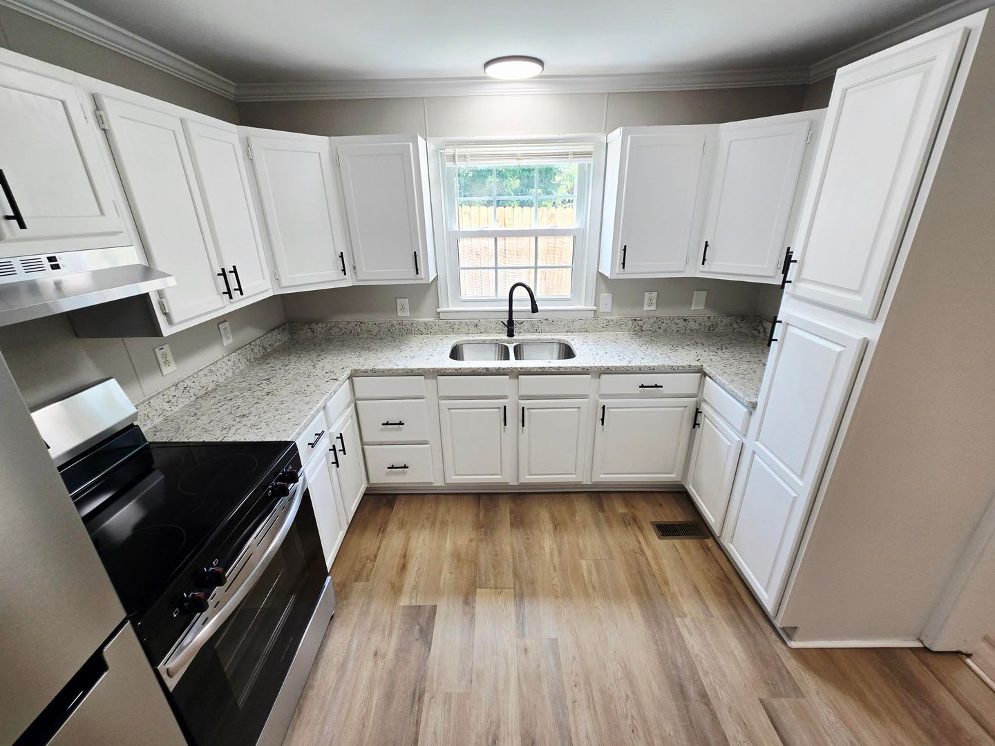 Charming 4 Bedroom Home In Burlington – photo 3