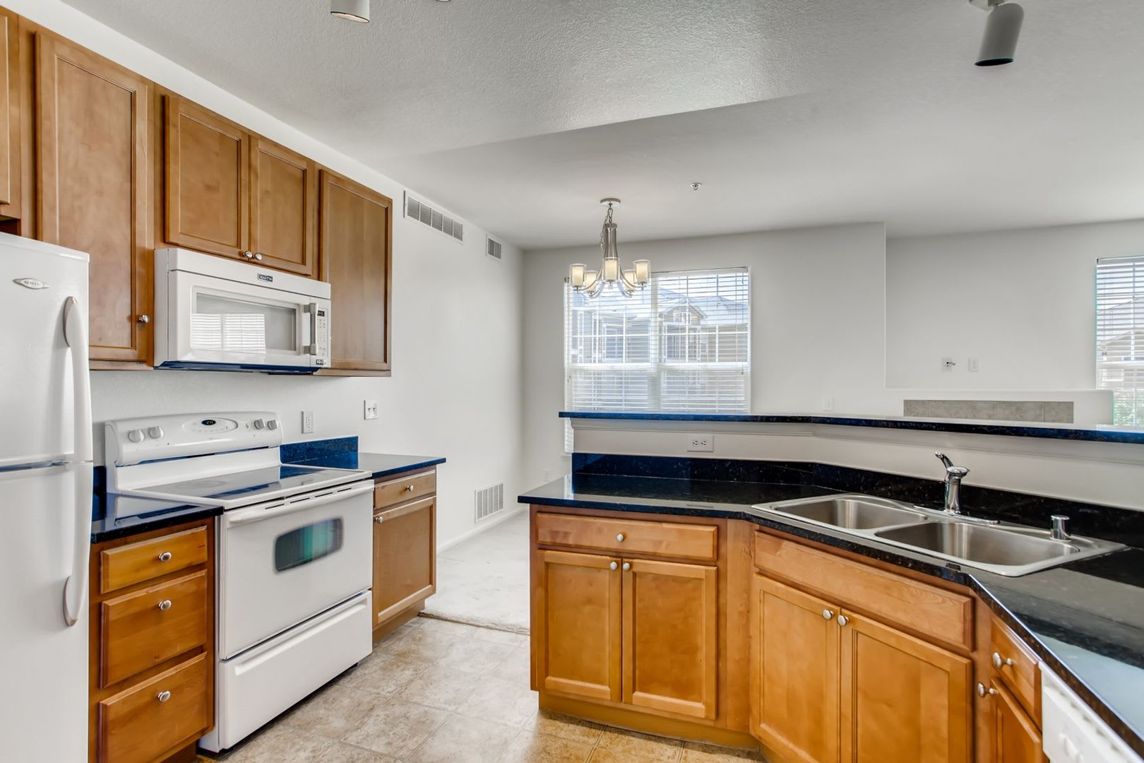 Charming 2BR Condo in Erie – photo 5