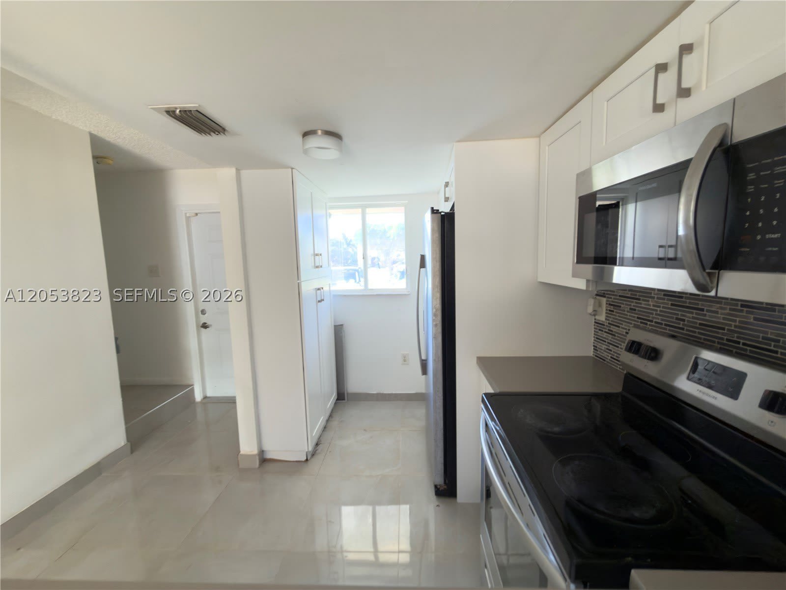 14010 NE 3rd Ct – photo 3