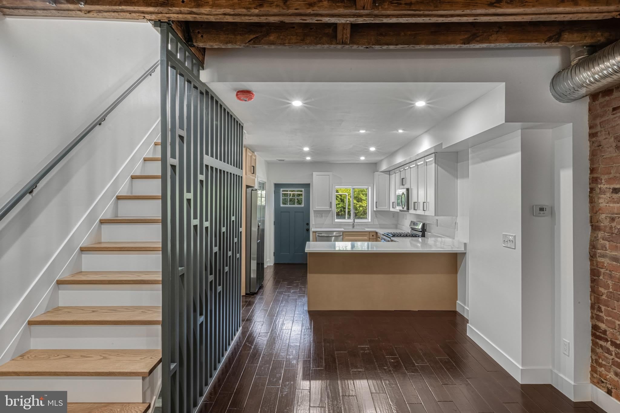 325 W Lorraine Avenue – photo 2