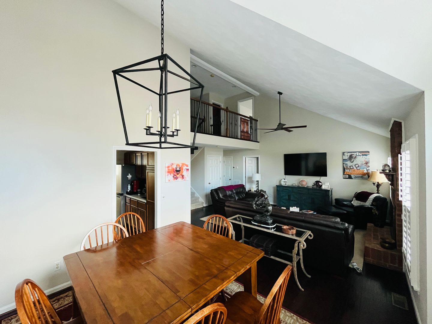 Upscale 3 Bedroom 2.5 Bath Townhouse – photo 2