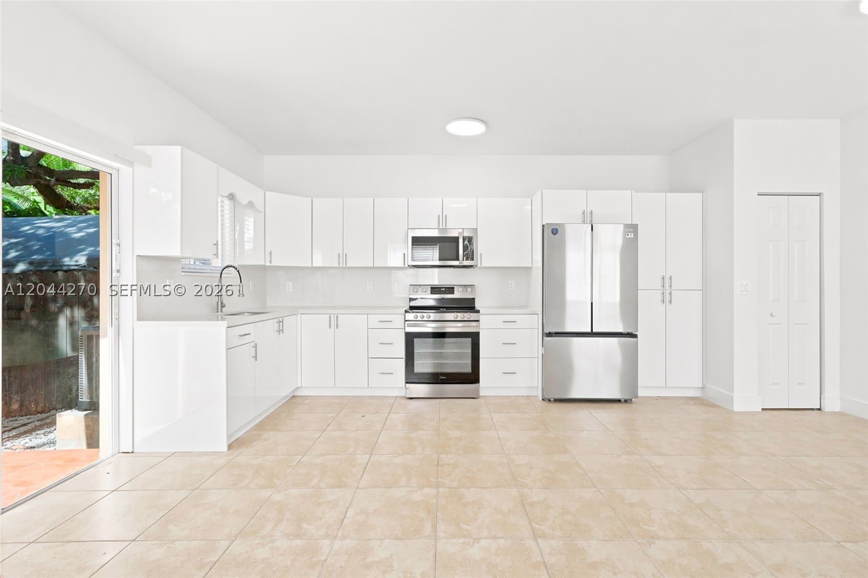 145 NE 60th St – photo 2