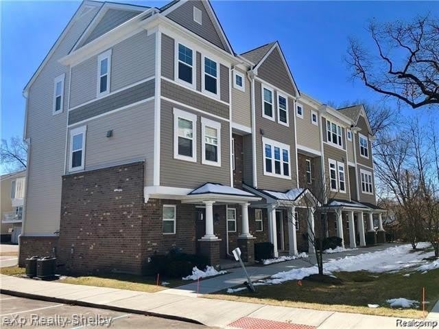 1071 N Sherman Drive – photo 2
