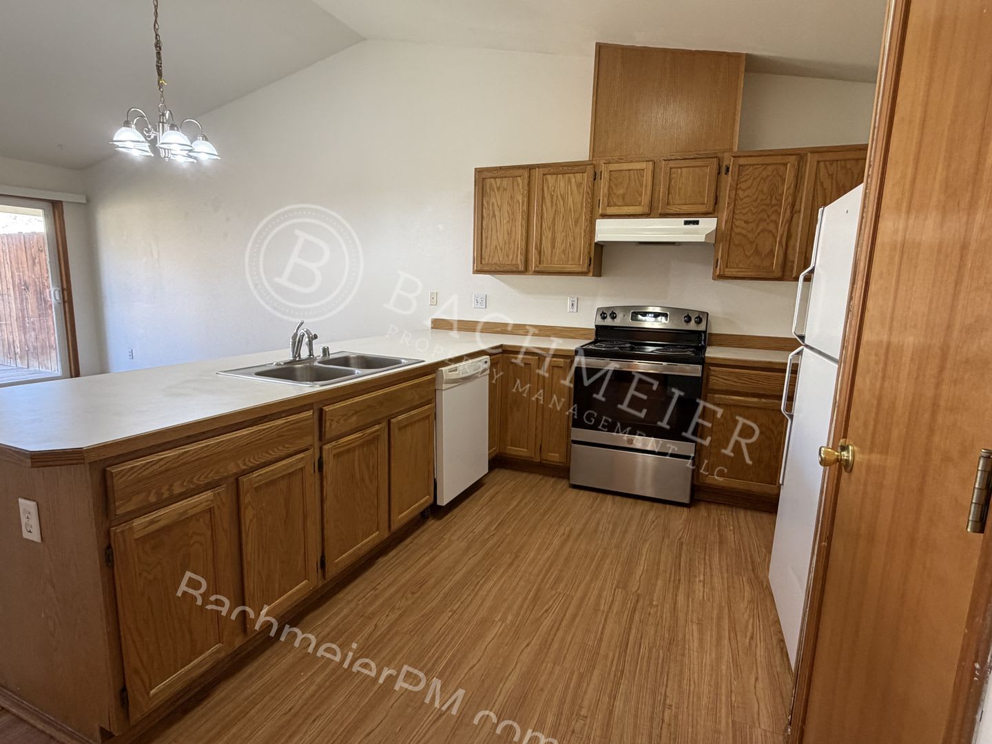 Spacious 2-Bedroom, 2-Bath Duplex with Garage, Office & Beautiful Views – photo 3