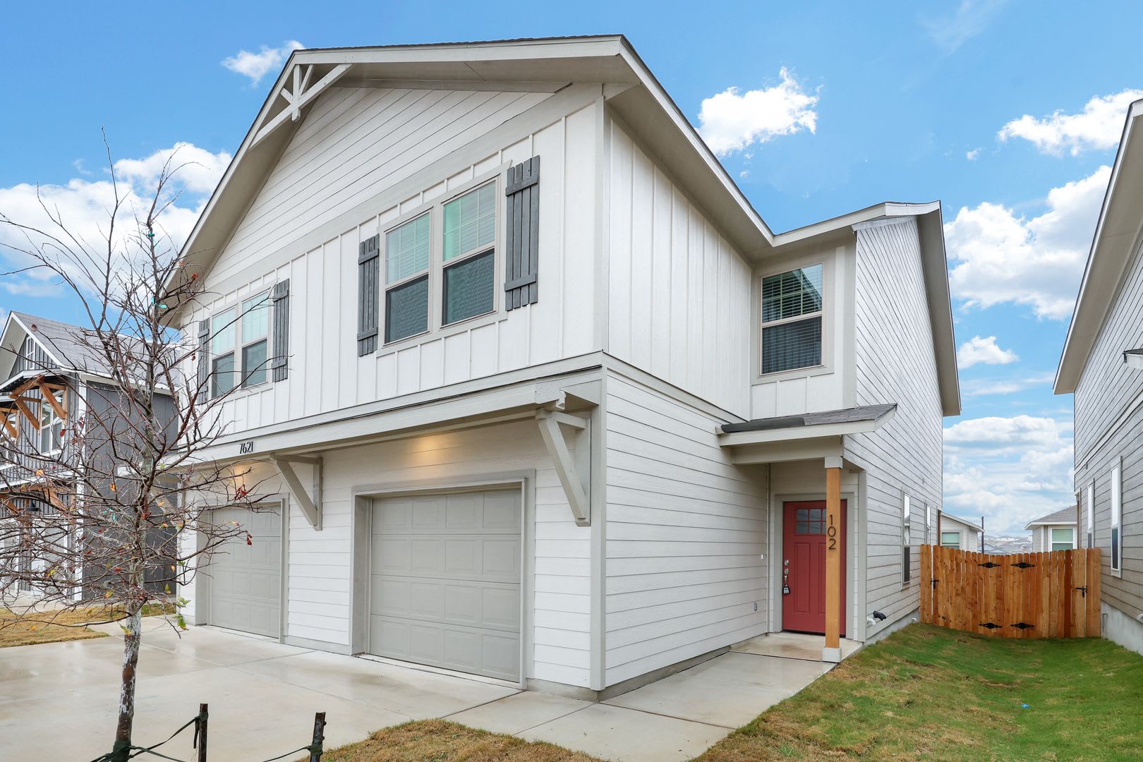 Beautifully Designed Townhome with Upscale Finishes – photo 2