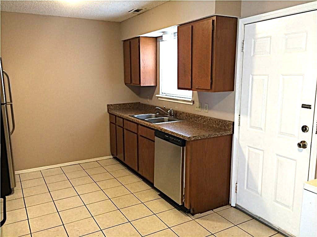 1057 W Eagle – photo 2