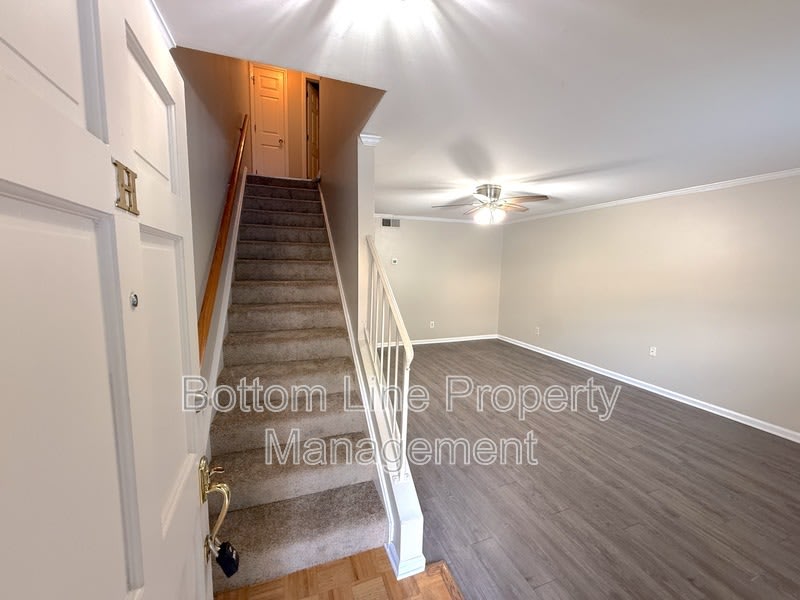 2336 Kenmore Ave – photo 2