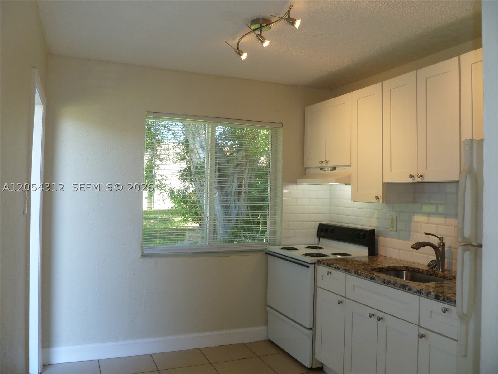 428 NW 21st Ter – photo 2