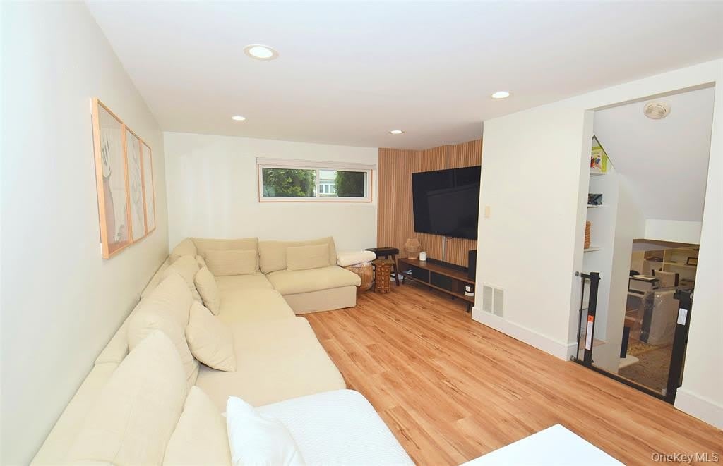 51 Whitman Avenue – photo 5