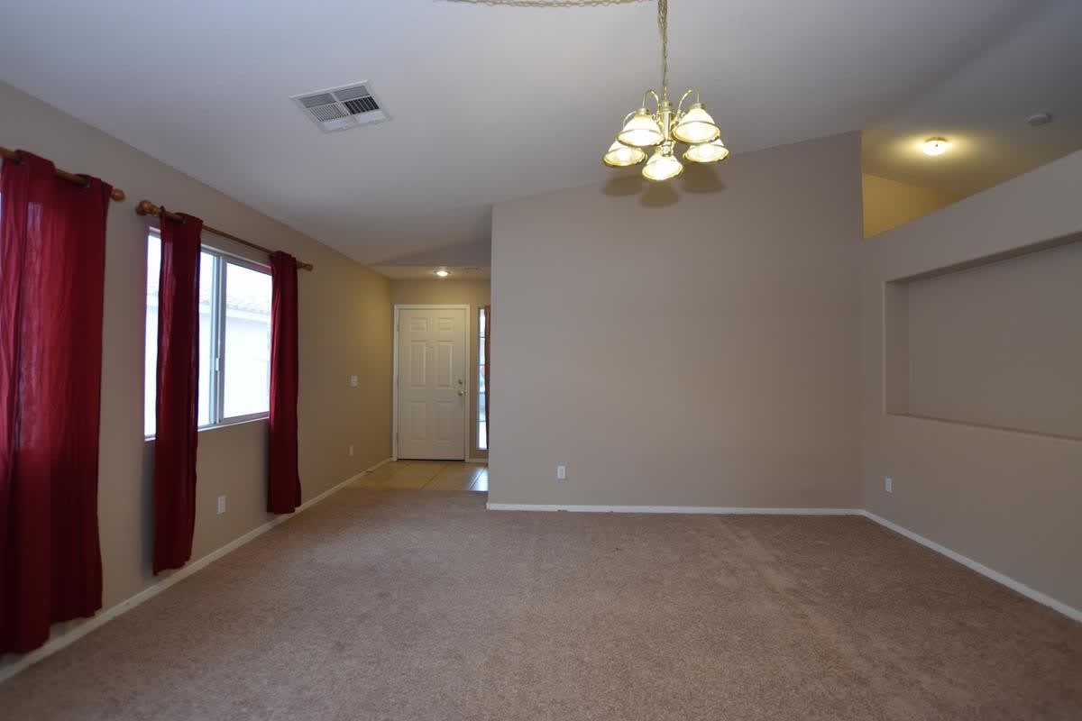 Beautiful Single Story Three Bedroom Home – photo 4