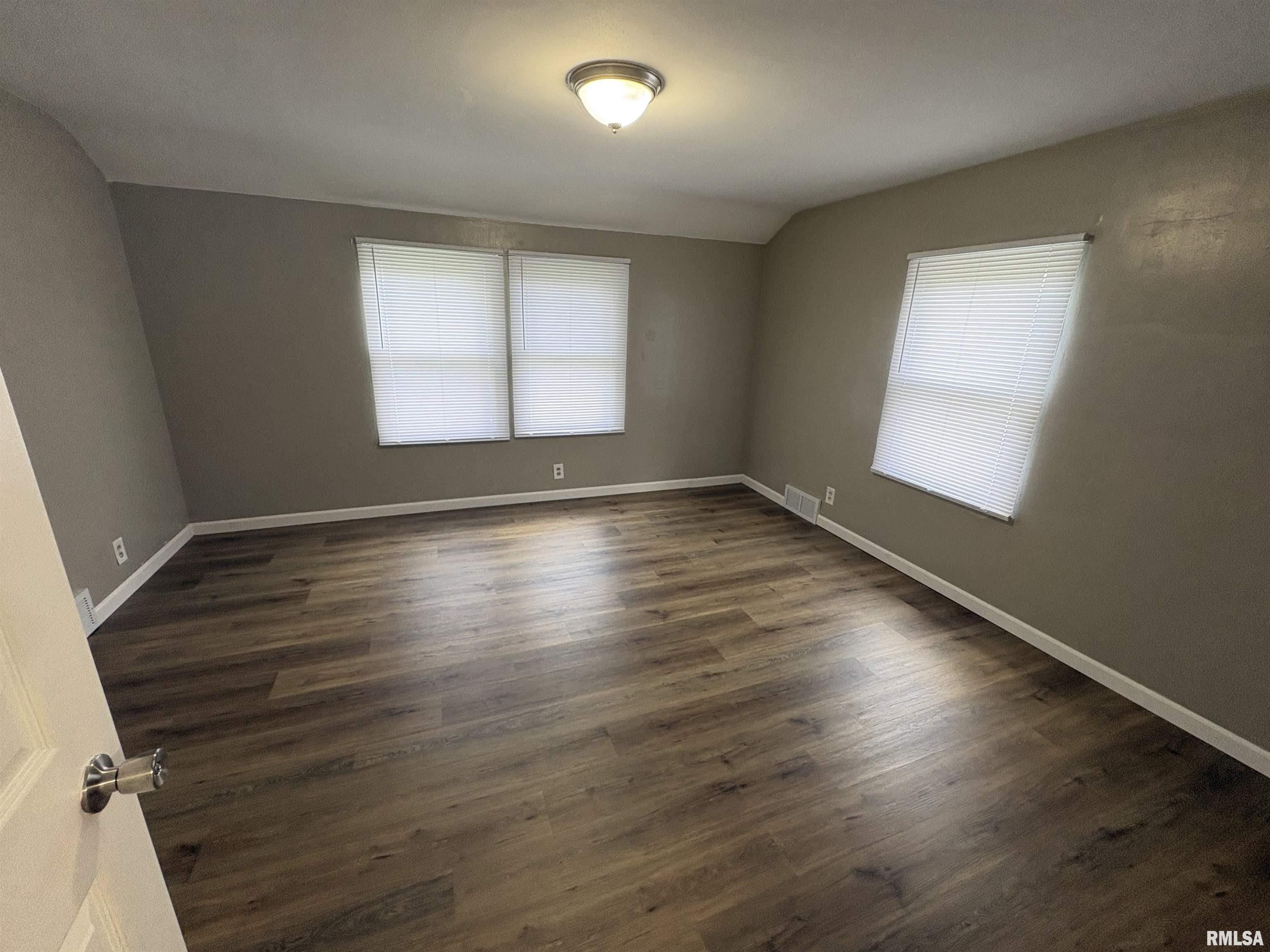 1404 N BROADWAY Street – photo 5