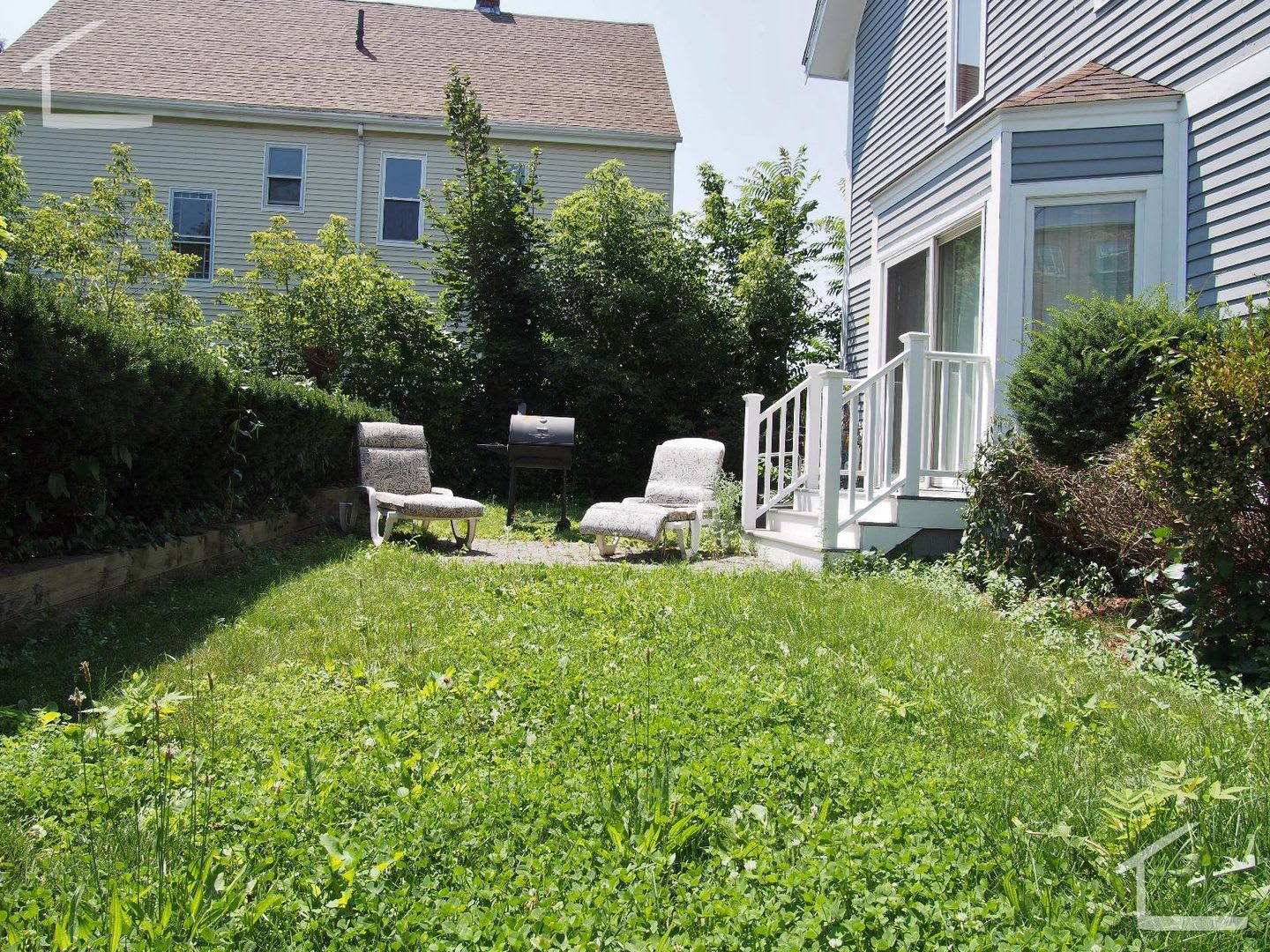 NO FEE! XL House w 2 Parking Inc, Laundry I/U -- New Hardwood Flooring, Pet Friendly, 2 Parking Spots Inc – photo 3