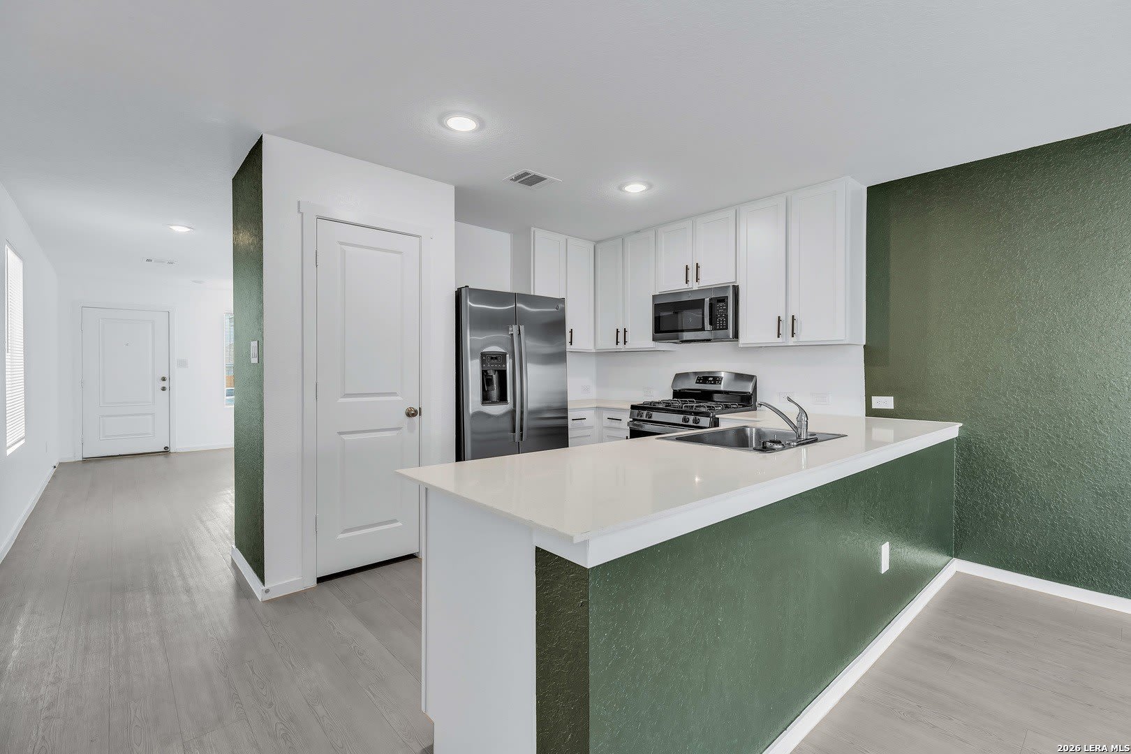 430 Sarah Way – photo 4