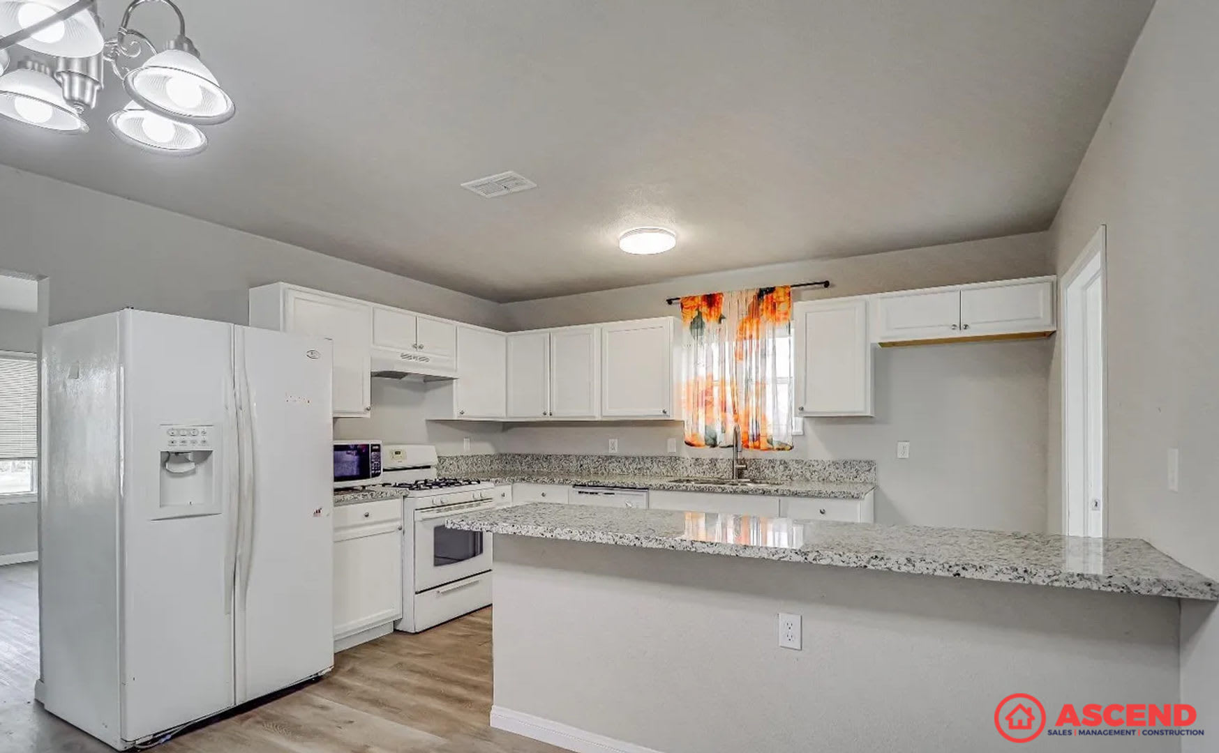 Spacious 3BD/1BA in Bakersfield – Water, Sewer & Trash Included! – photo 5