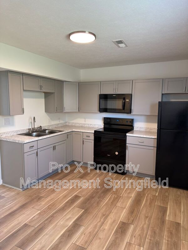615 East Bain Street – photo 5