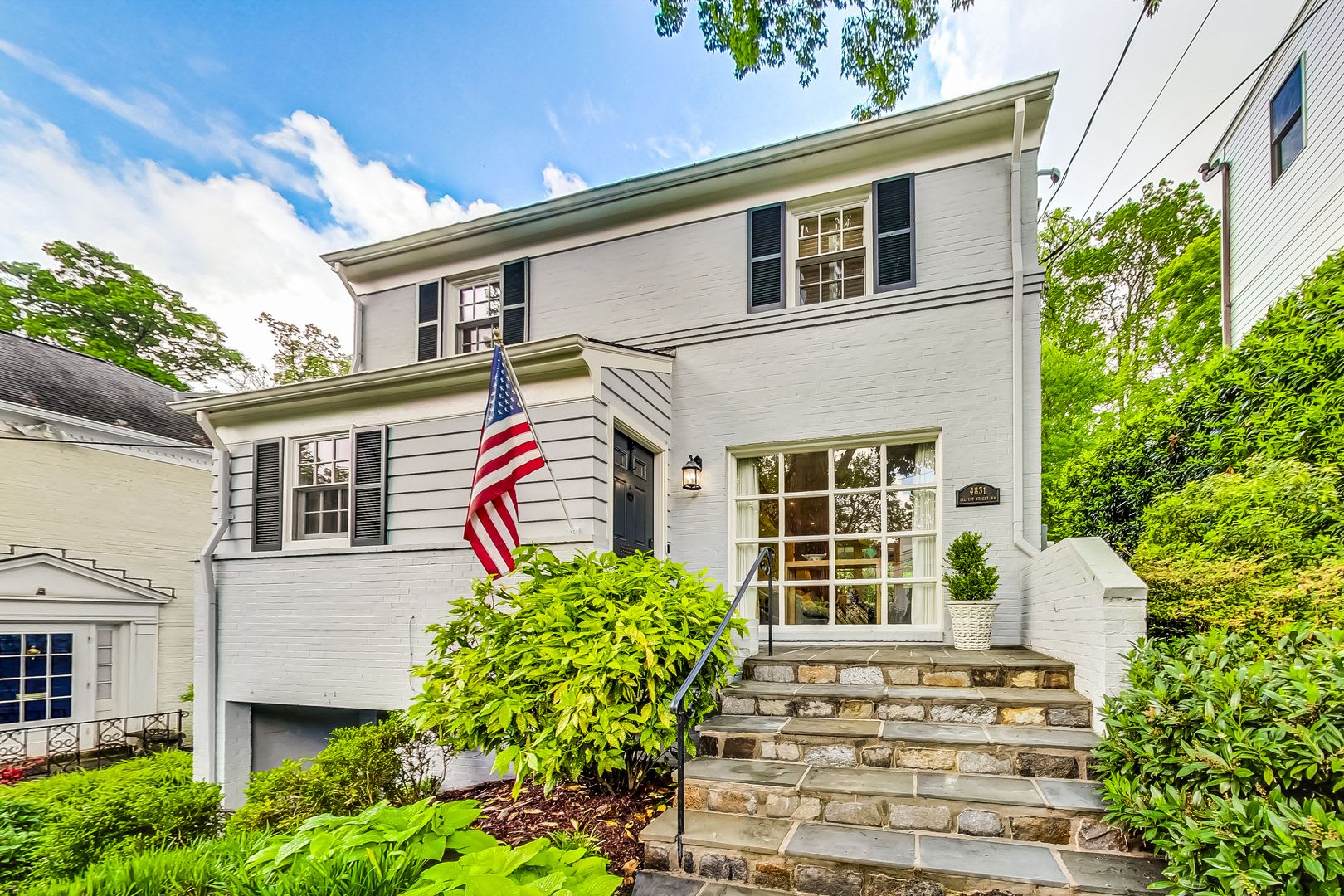 Stunning 4 Bed 2 Full 2 1 2 Bath Classic In Nw Dc – photo 1