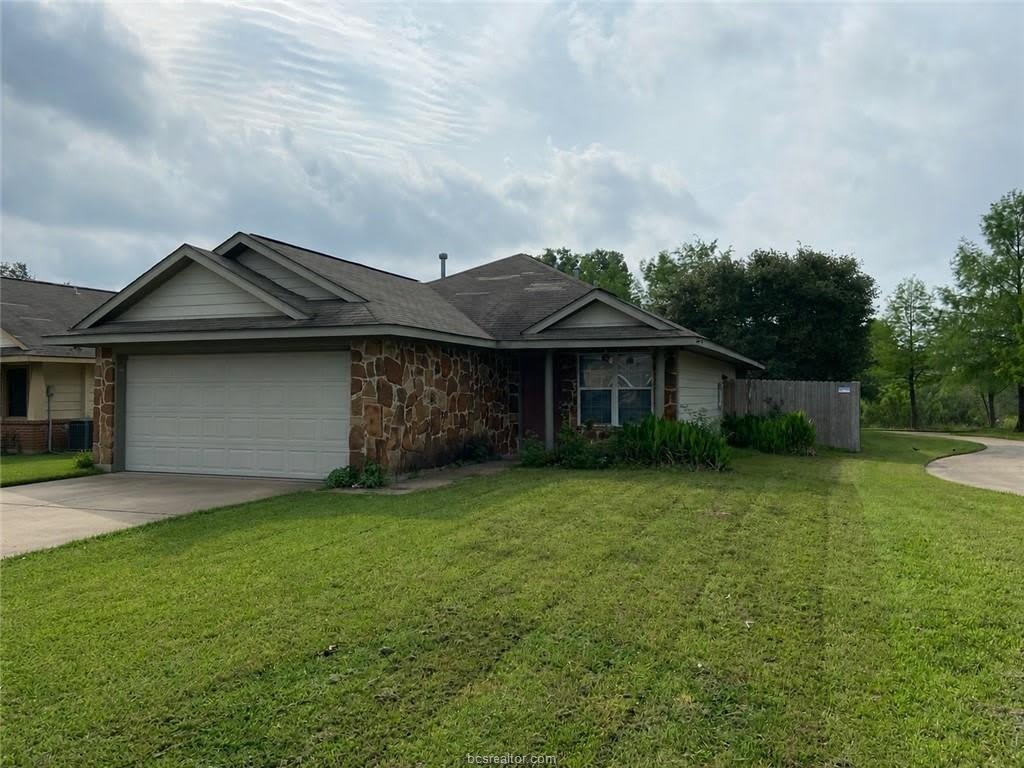911 Crested Point Drive – photo 1