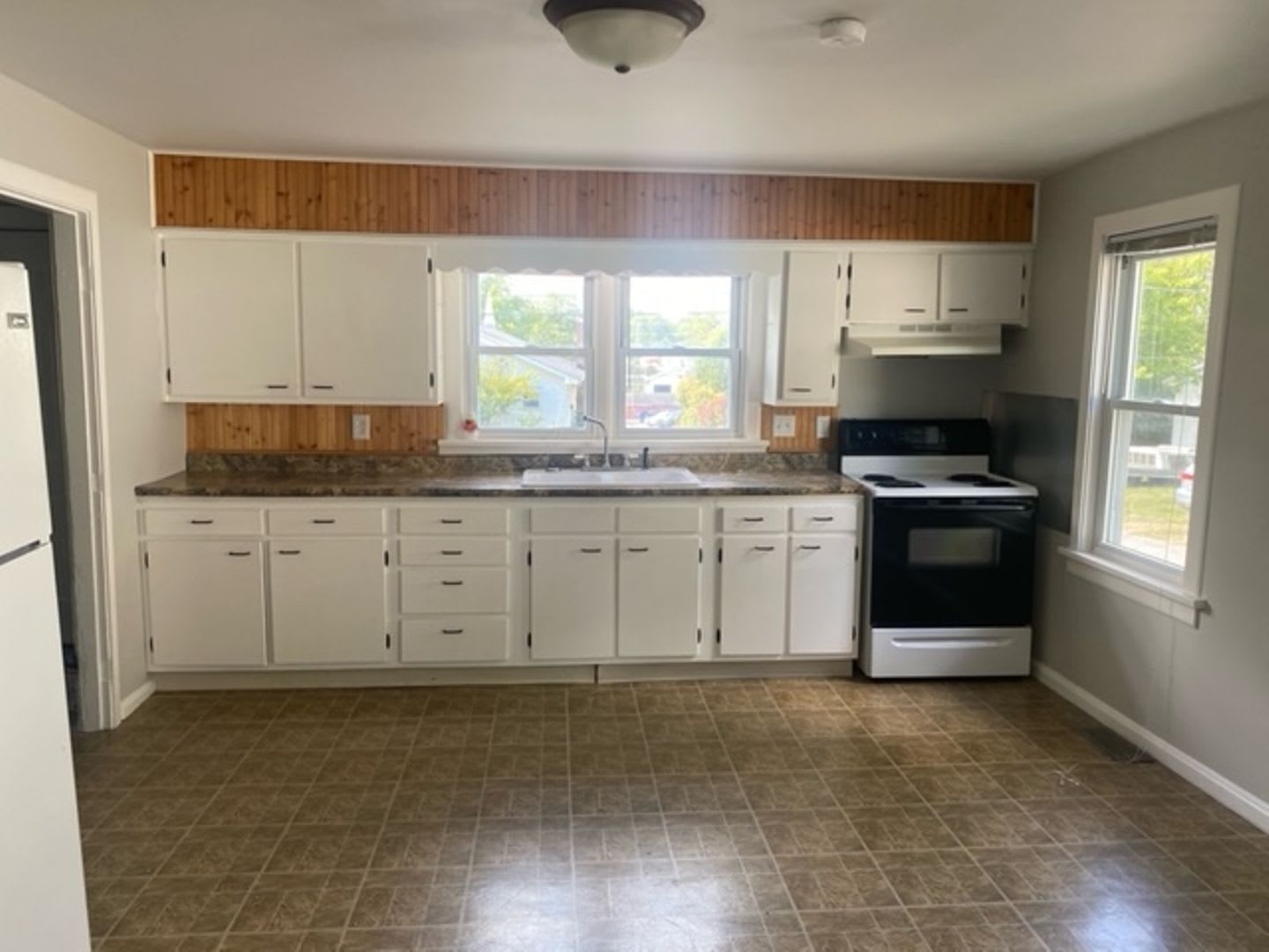 Available August! 4/5BR, 2BA Campus and Bryan Park! – photo 5