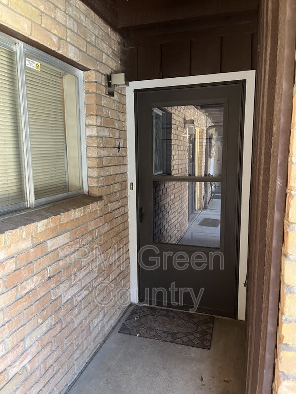 1313 East 48th Street – photo 1