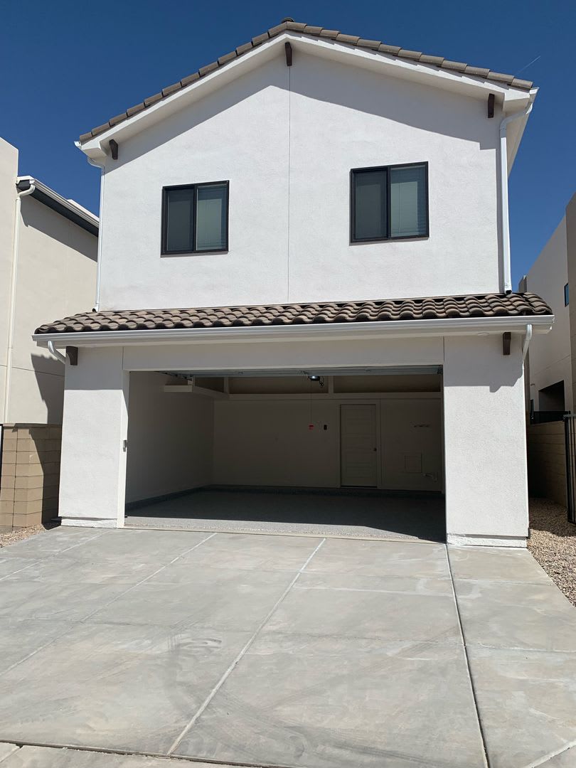 Beautiful Newer 3 Bedroom 2.5 Bathroom home in Desert Color! – photo 2
