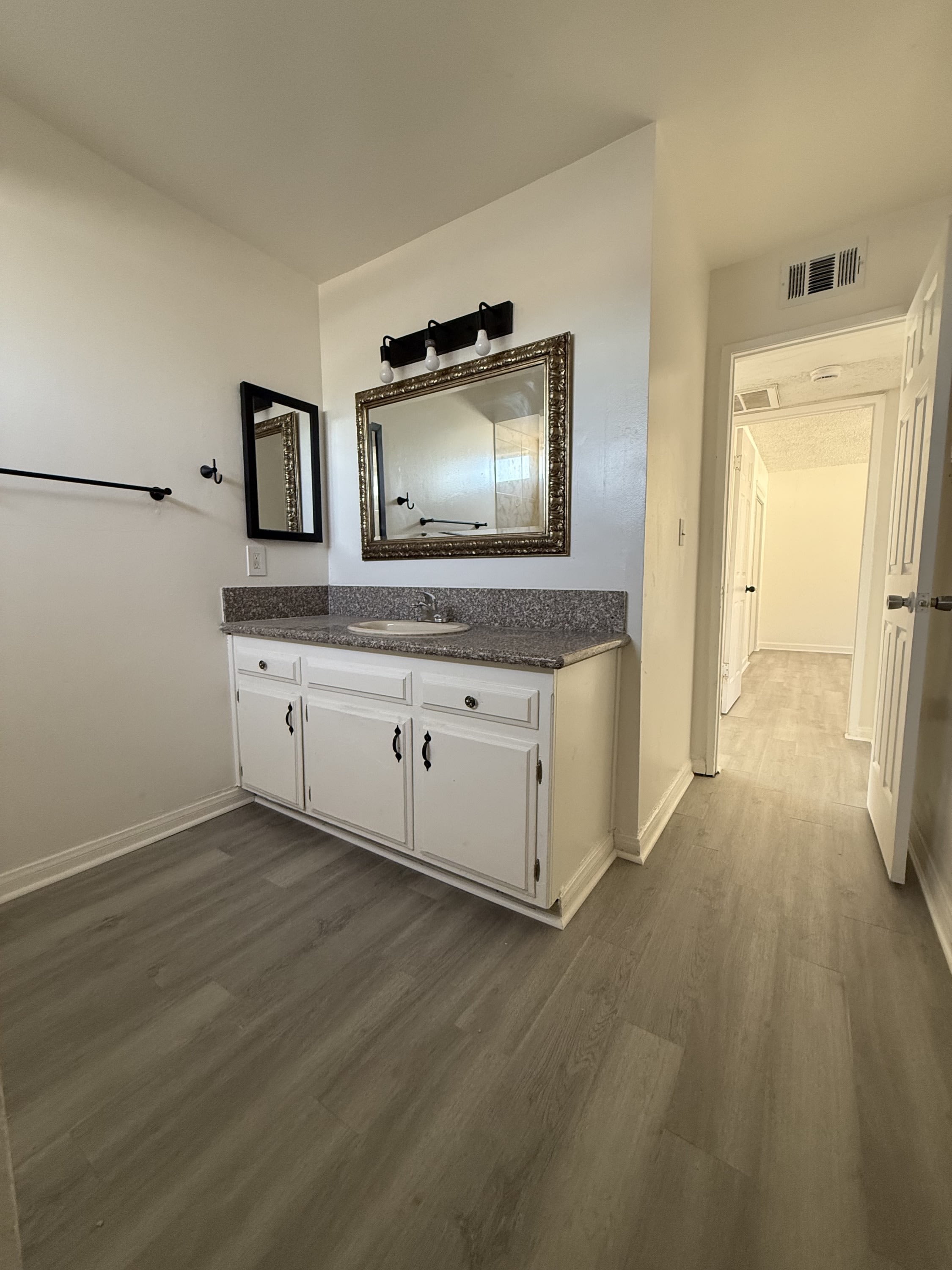 1312 Flower Street – photo 3