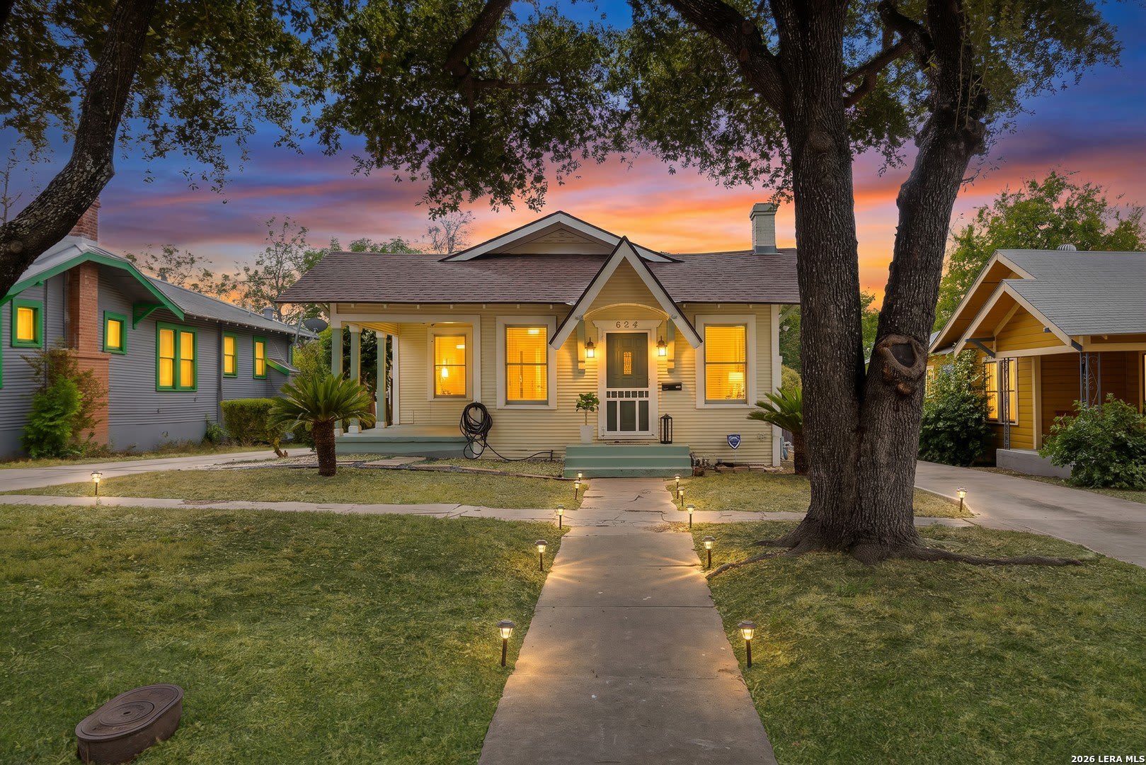 624 W AGARITA AVE – photo 1