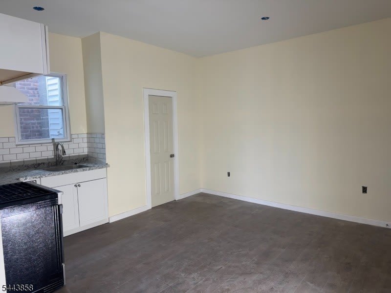 213 Harrison Ave – photo 2