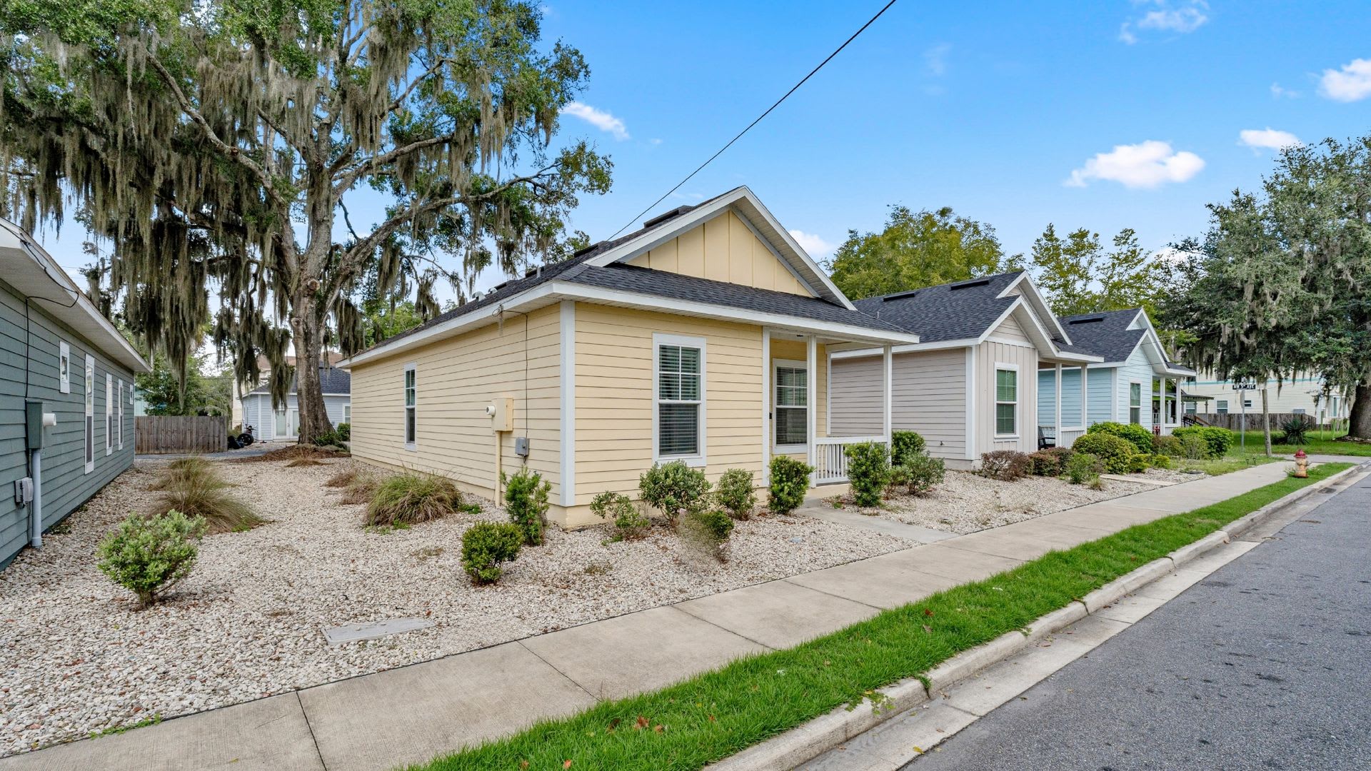 Historic Downtown Living – 3 Bed / 2 Bath Home – photo 2