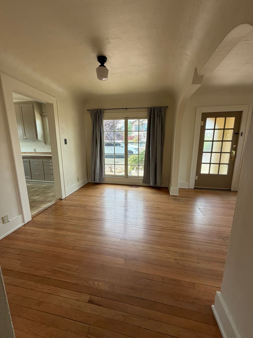 2 Bedroom 1 Bathroom Home – photo 4