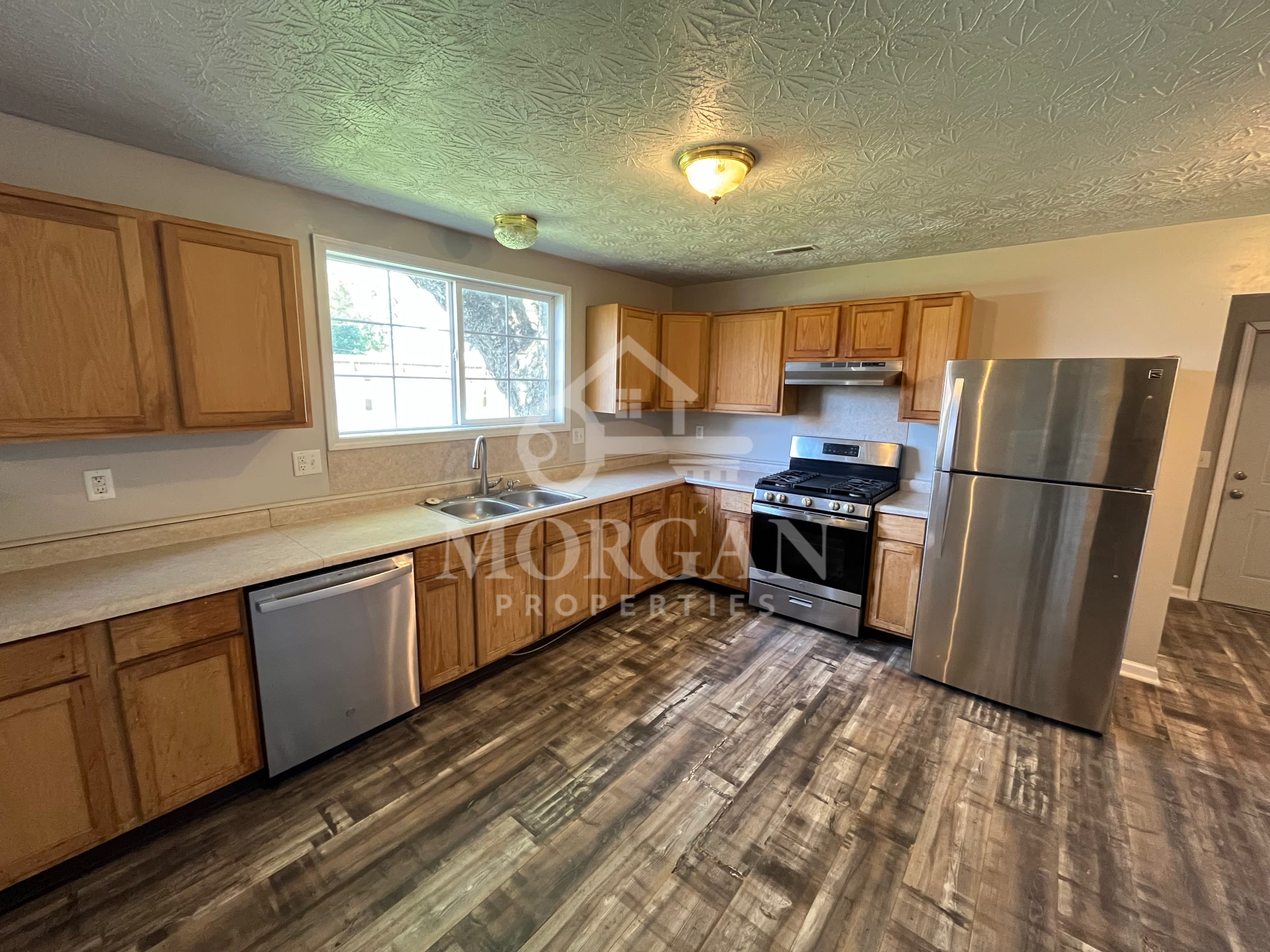 1112 East 8Th Street – photo 4
