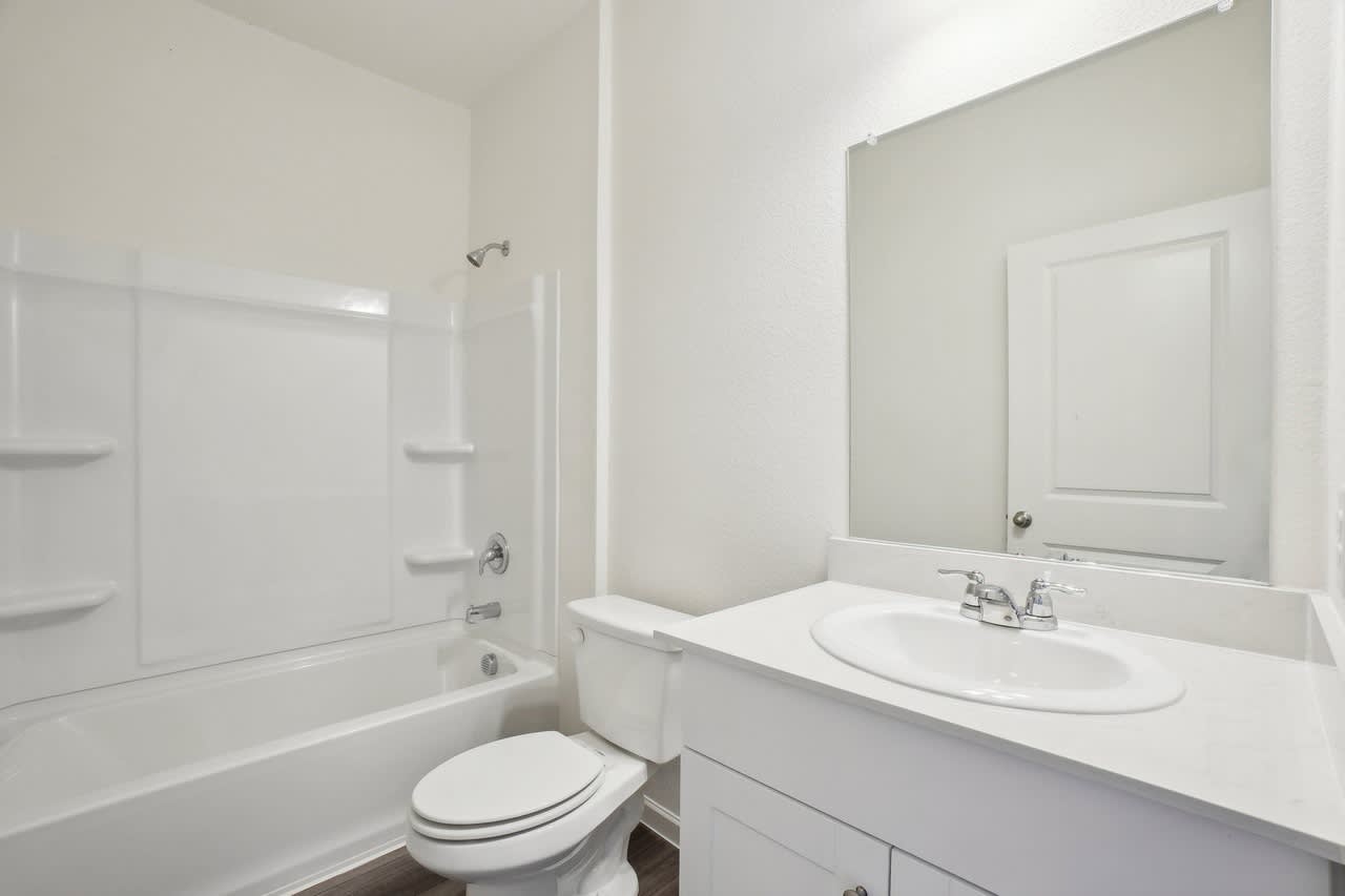 16125 Viburnum Dr Room & Bath In Shared House – photo 3
