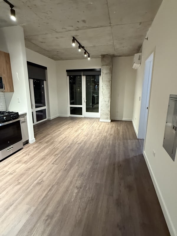 760 N Hudson Ave – photo 1