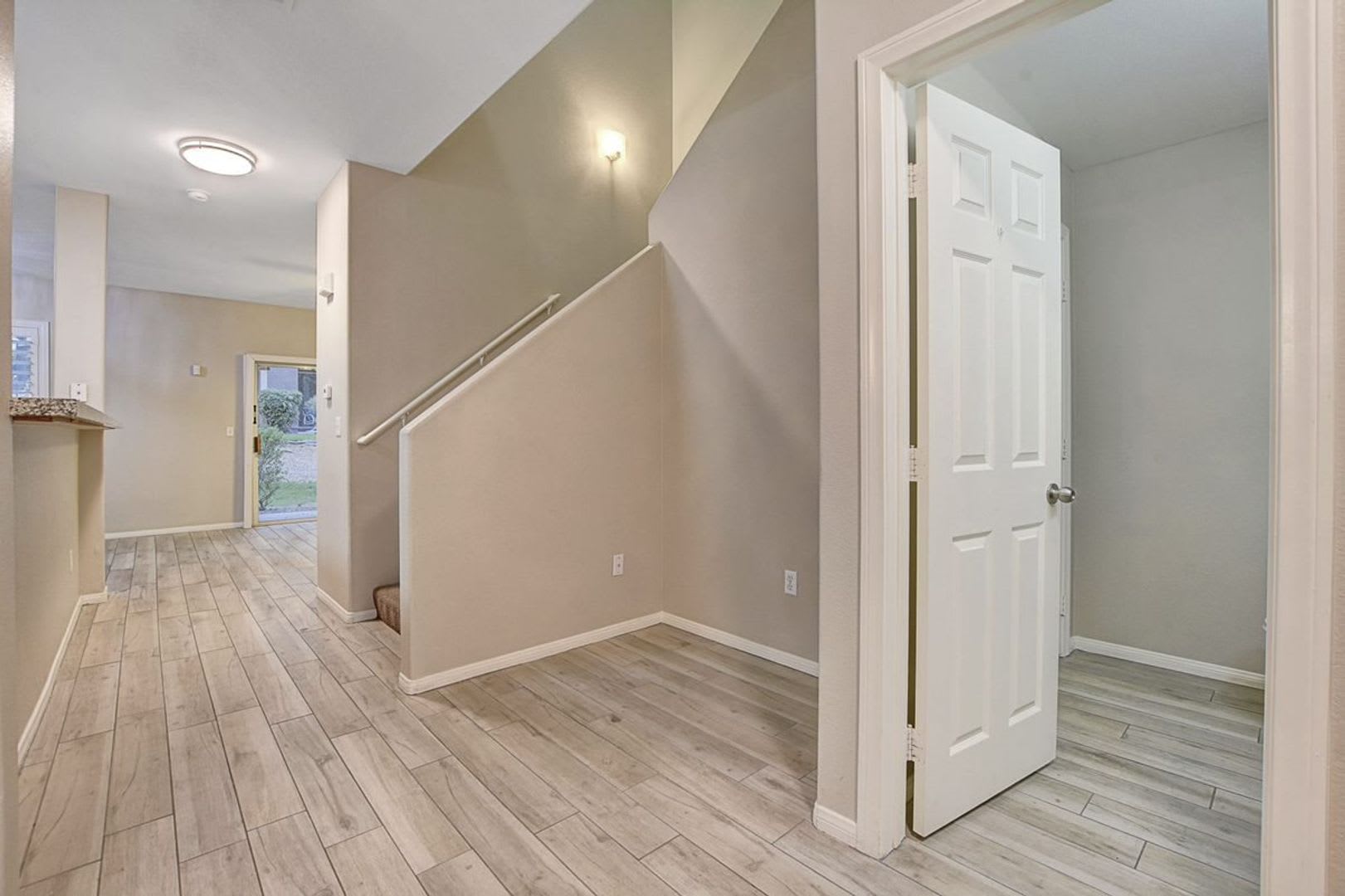 UPGRADED & BEAUTIFUL GATED 3 BEDROOM CONDO! – photo 5