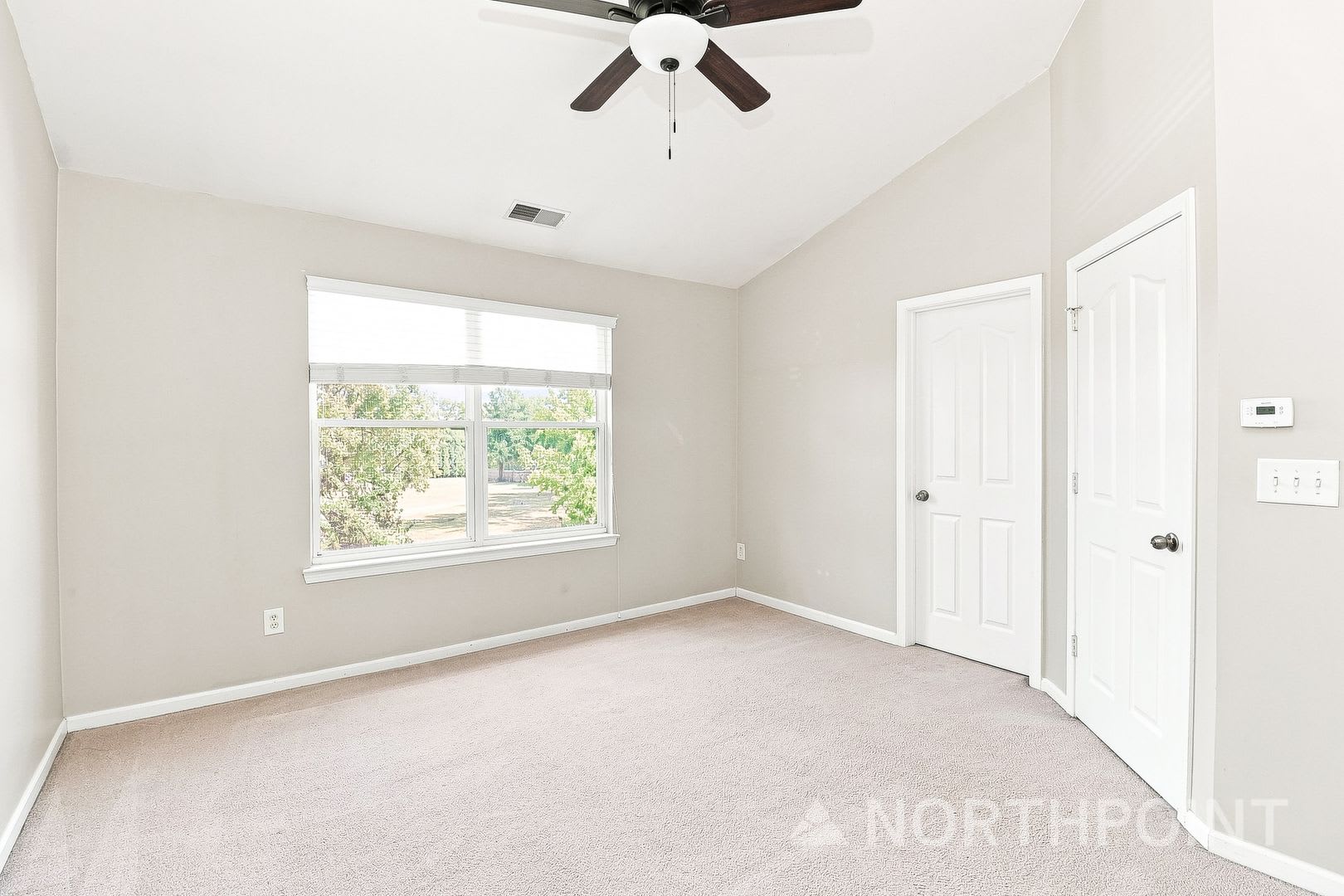 Coming Soon 2Br 2 5Ba Renovated Townhome Private Parking Pets Allowed – photo 3