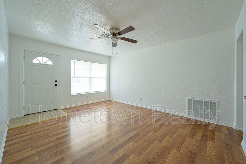 1407 NW Logan Avenue – photo 4