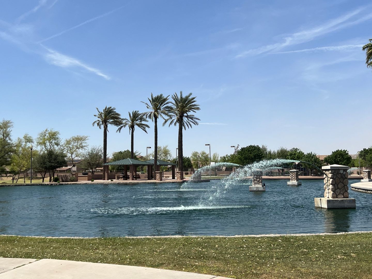 Gorgeous 3 bed with a Den in Cobblestone Farms, Maricopa! Move in Sept 2026 rent free deposits only!!! – photo 2