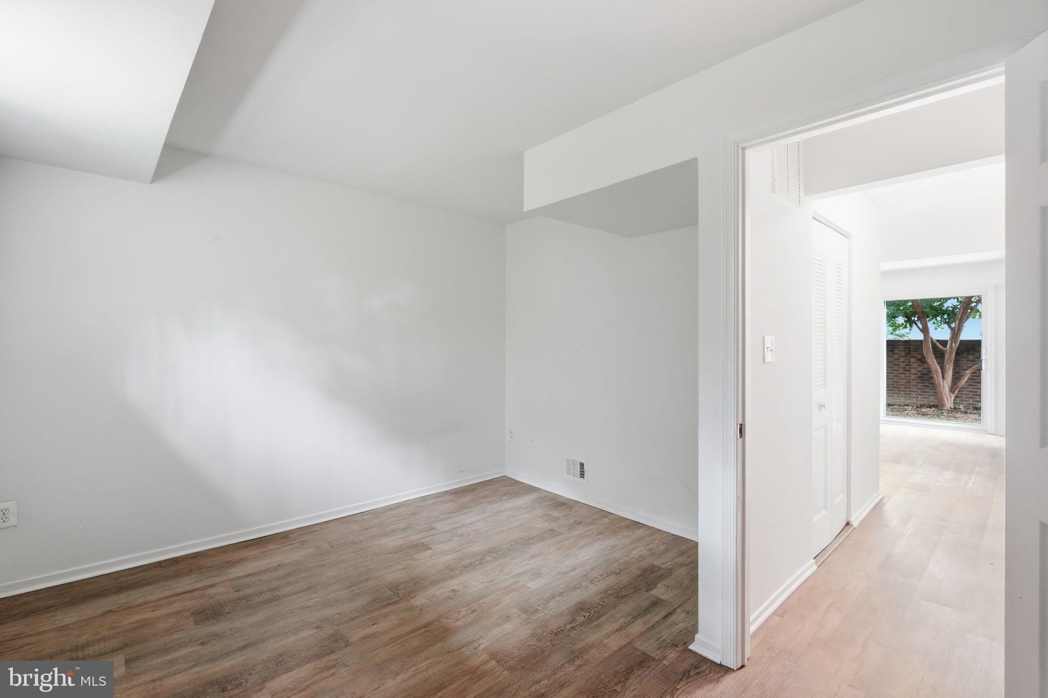 975 S TAYLOR Street – photo 2