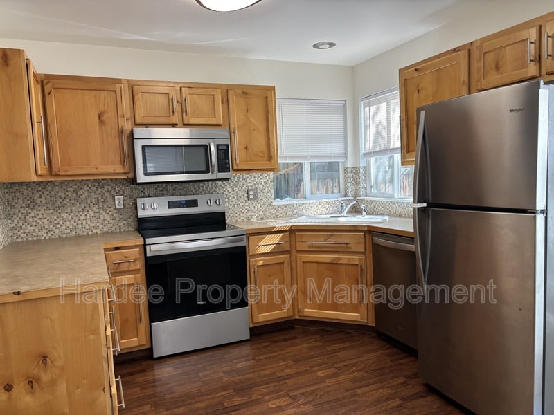 4419 Freemont St – photo 3
