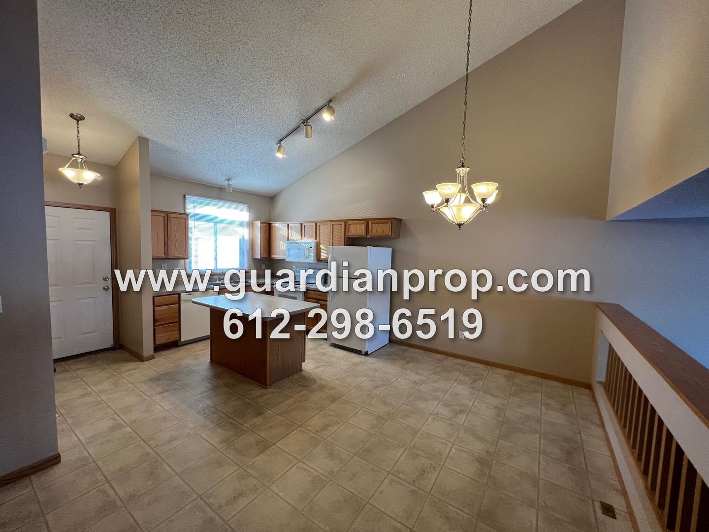 Townhouse Available September 1, Vaulted Ceilings, Open Floor Plan, 2 Bath, Attached Garage – photo 4