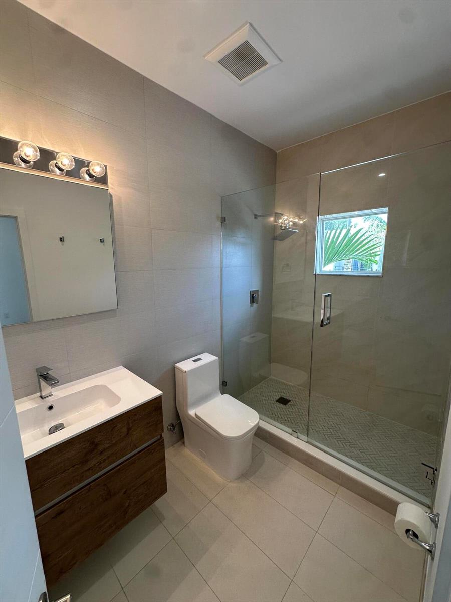 815 Northeast 17th Avenue – photo 2