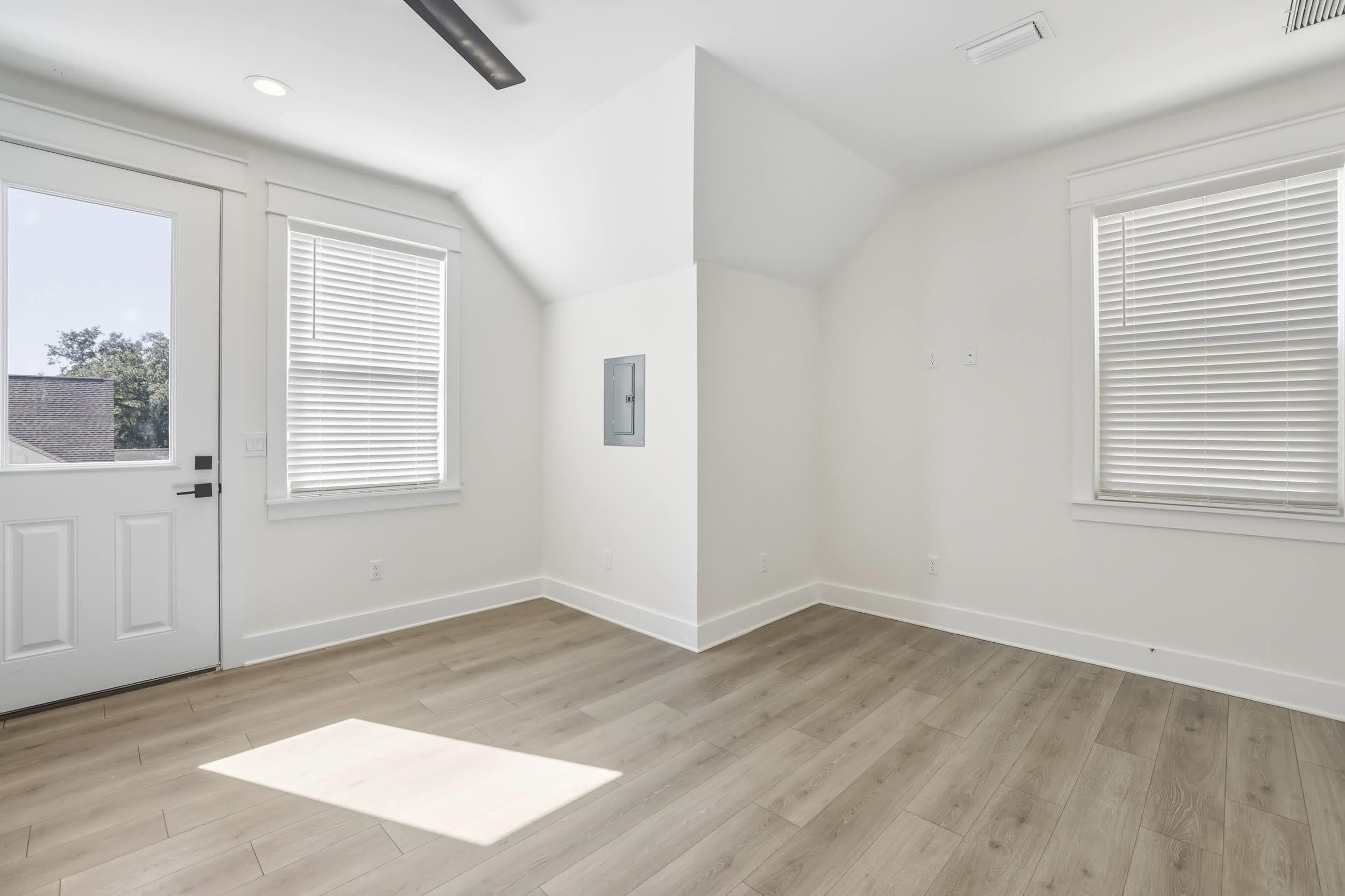 4056-1 Biltmore Avenue – photo 4