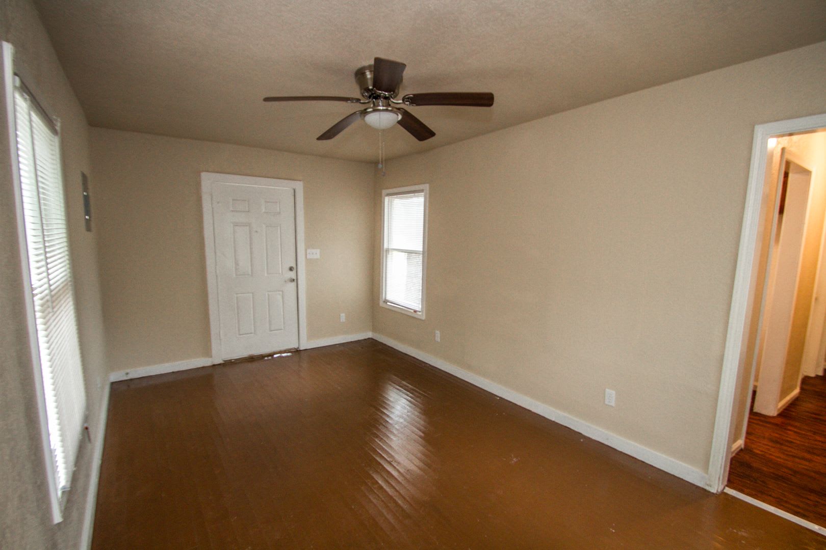 930 Poinsettia – photo 5