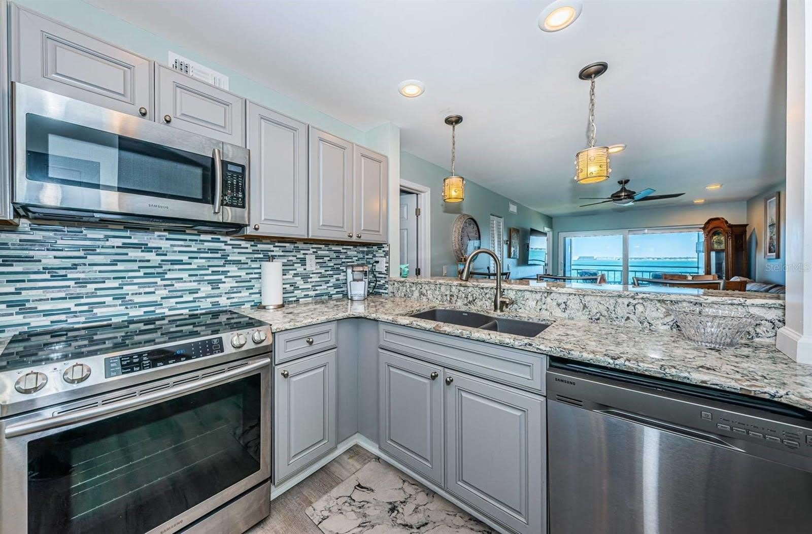 6265 SUN Boulevard – photo 5