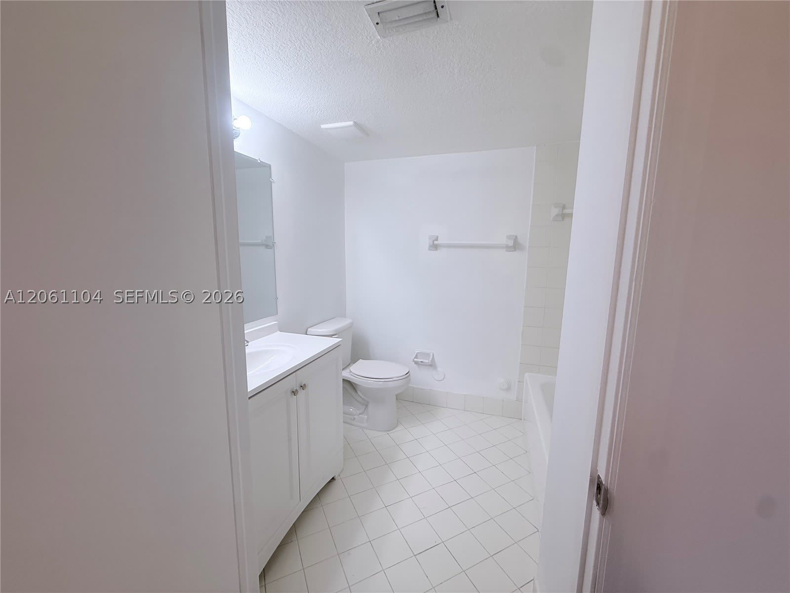 995 NE 34th Ave – photo 4